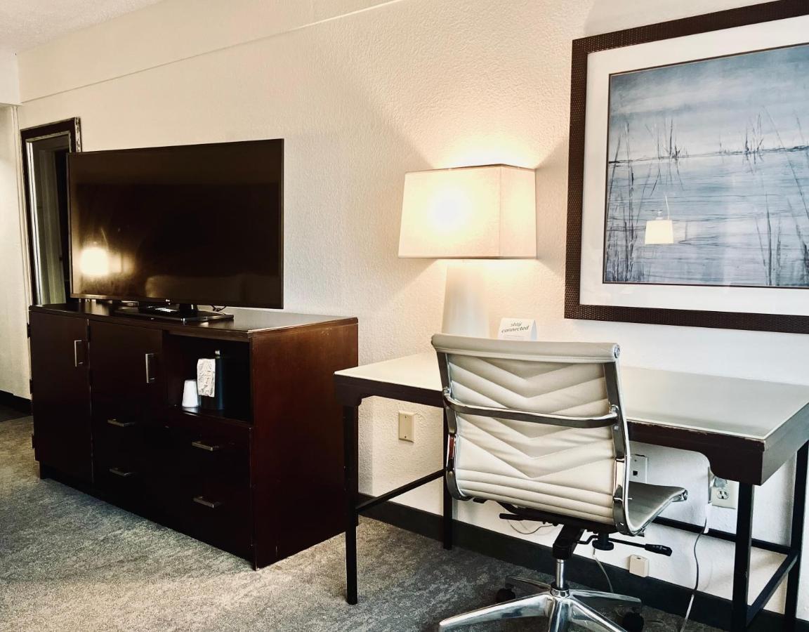 Holiday Inn Virginia Beach - Norfolk By Ihg Exteriör bild