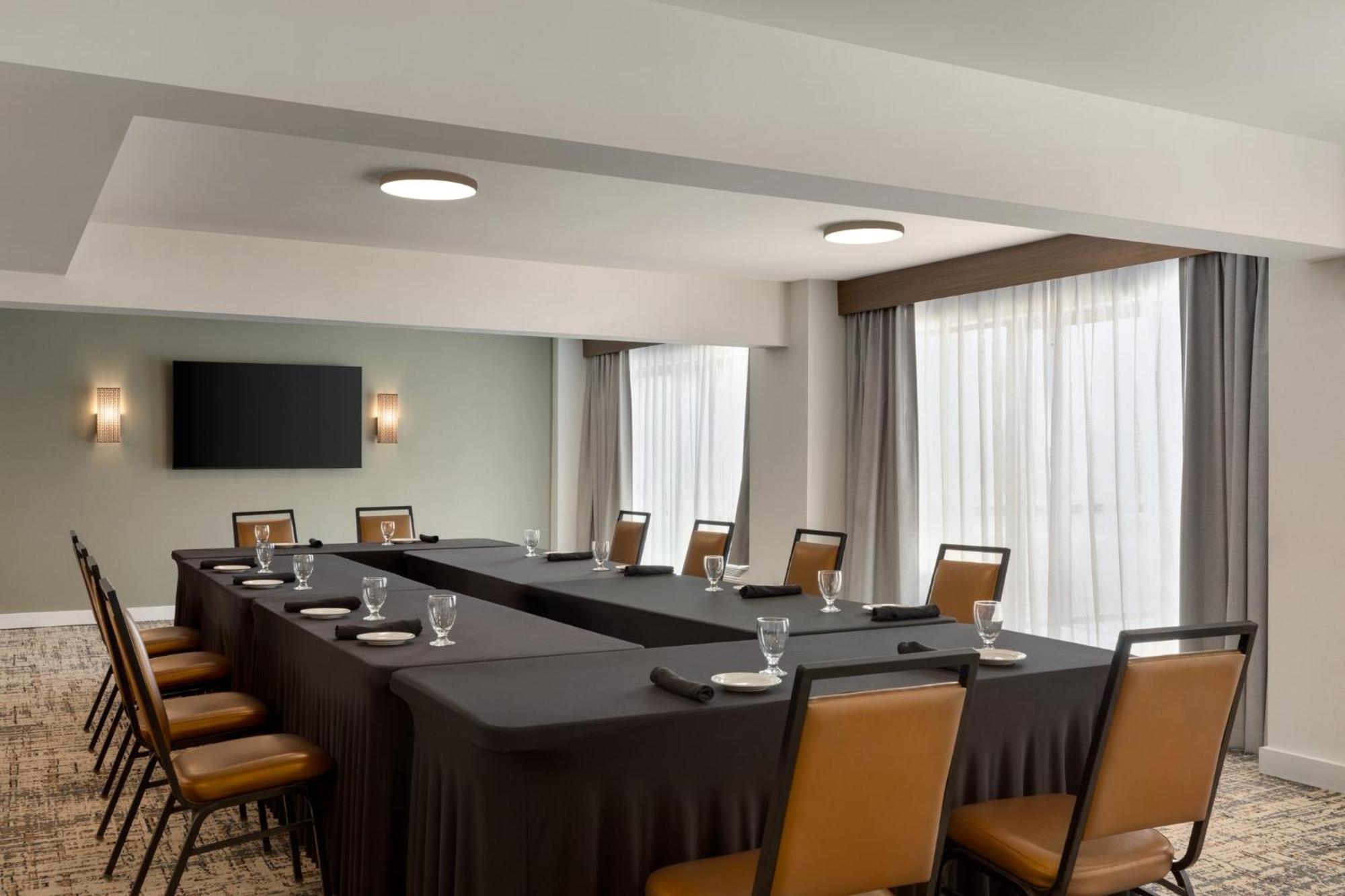 Holiday Inn Virginia Beach - Norfolk By Ihg Exteriör bild