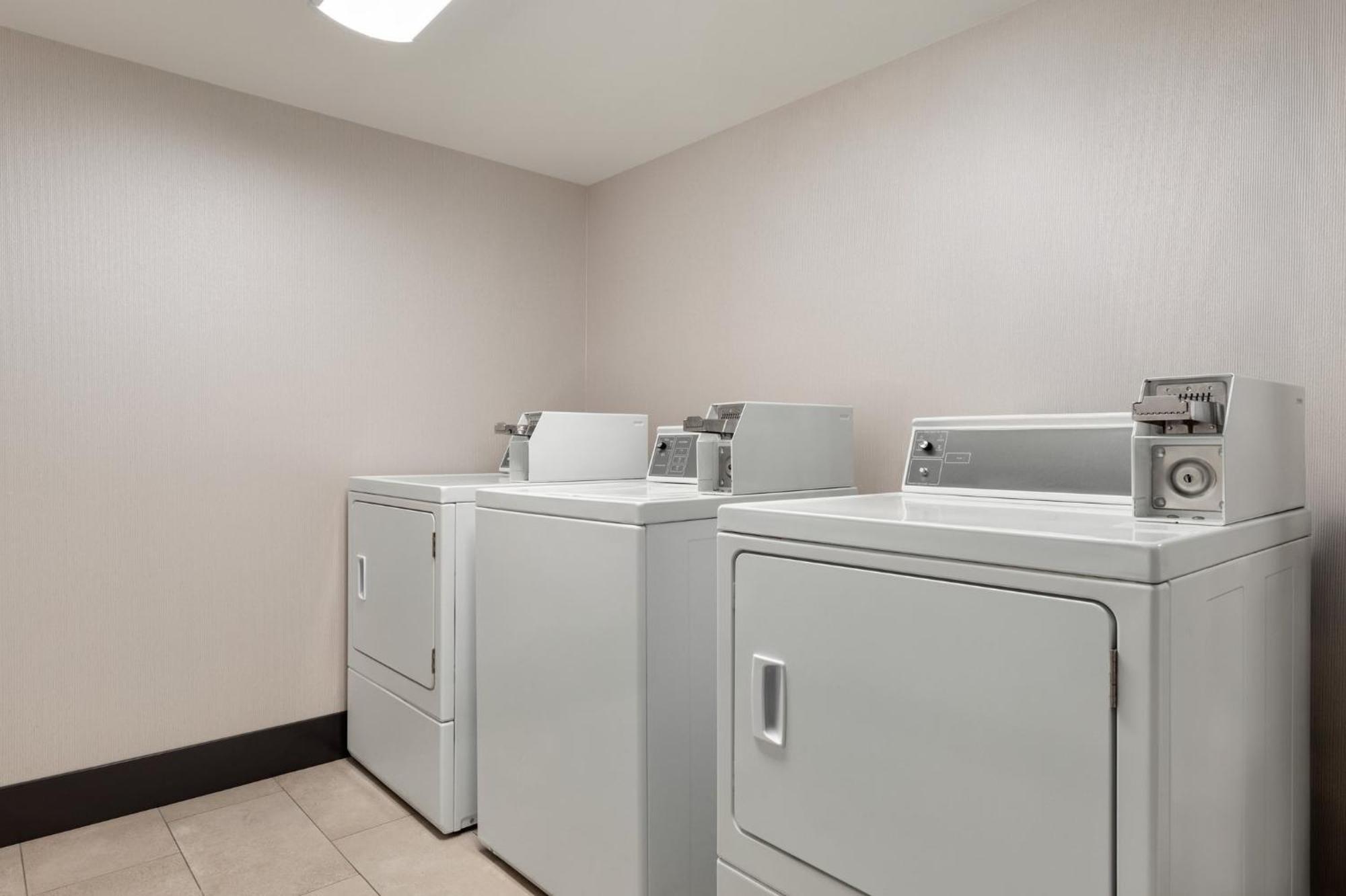 Holiday Inn Virginia Beach - Norfolk By Ihg Exteriör bild